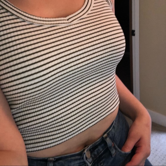 Cropped striped tank top - Picture 2 of 4